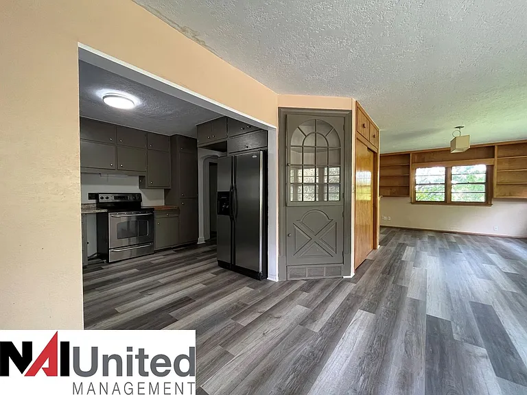 2814 Summit St — Photo 5