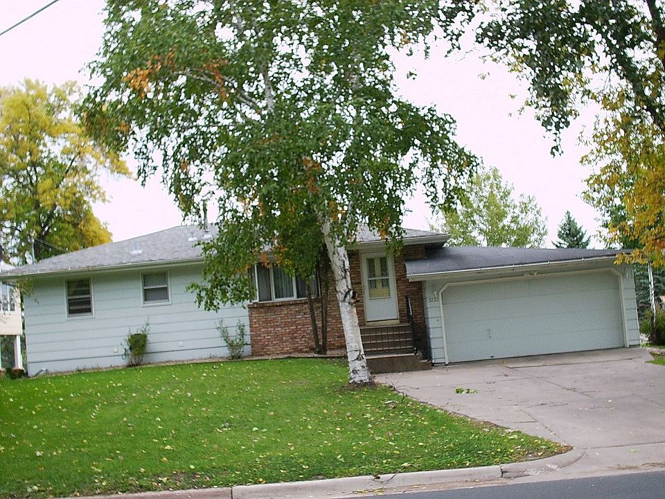 Walkout Rambler Next  to Park