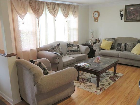 3rd image of 112 Fletcher Dr N