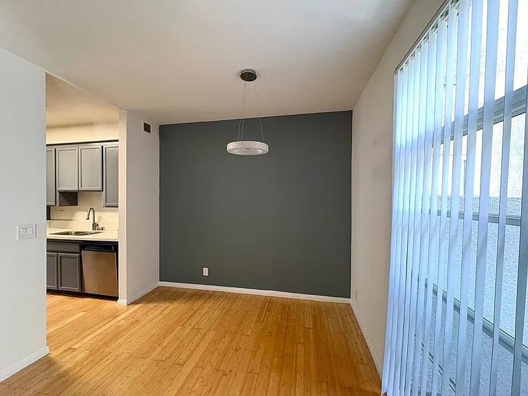 2481 S Corinth Ave — Photo 4