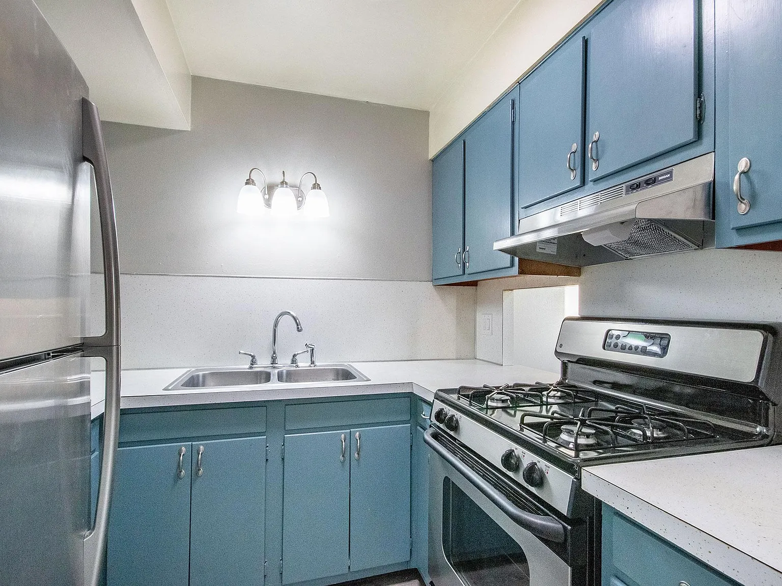 2 bed, 750 sqft, $1,300 — Photo 3