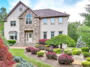 27 Salierno Rd, Tuxedo Park, NY 10987