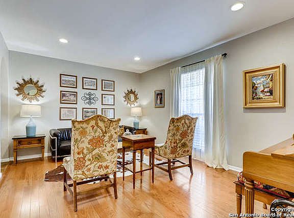 4th image of 2301 Nashwood St