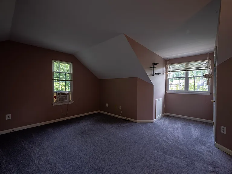 8031 Green Valley Ln — Photo 31