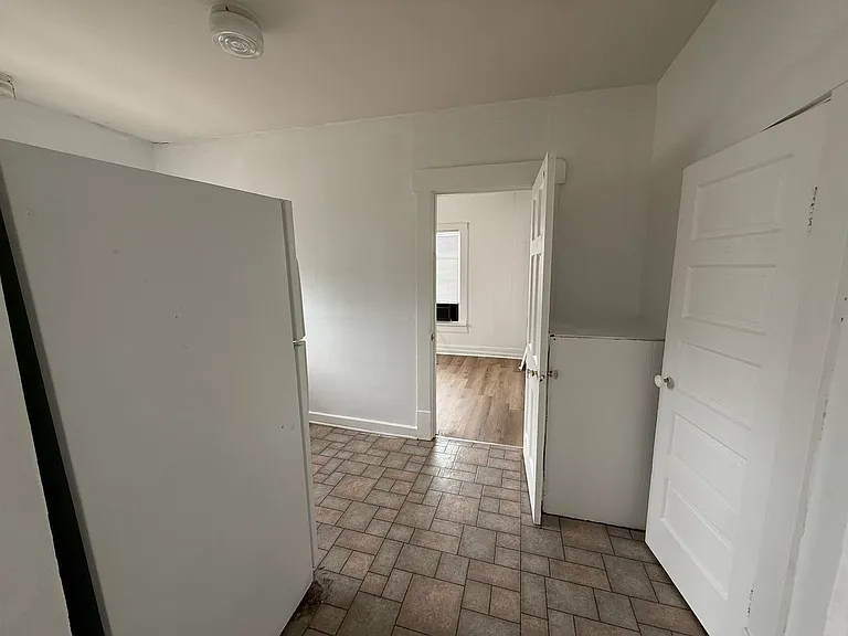 100 S College Ave #5 — Photo 4