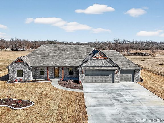 3rd image of 3077 S 4322nd Rd