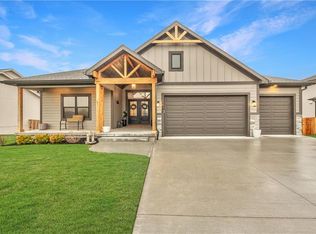 1684 N 163rd St, Basehor, KS 66007