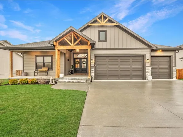 1684 N 163rd St, Basehor, KS 66007