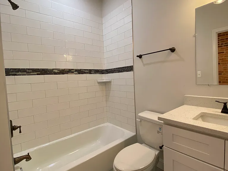 219 S Clinton St — Photo 4