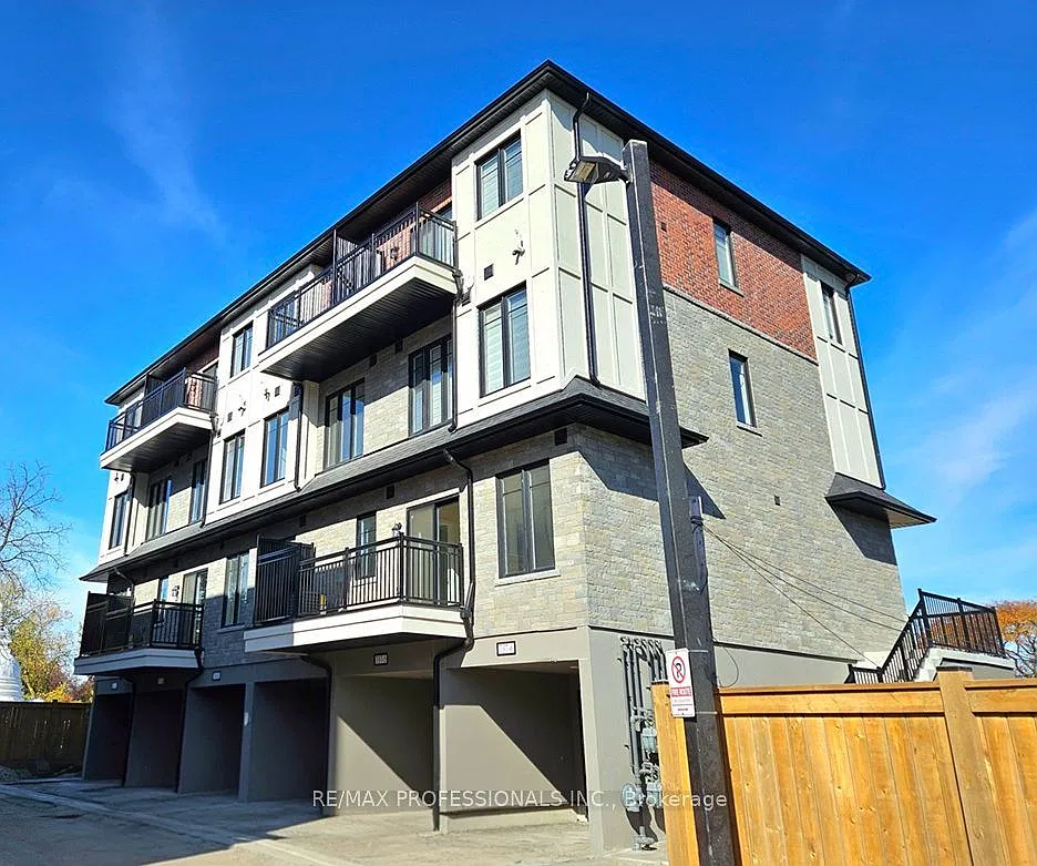 Highgrove II - Boutique Towns on Cawthra — Photo 1