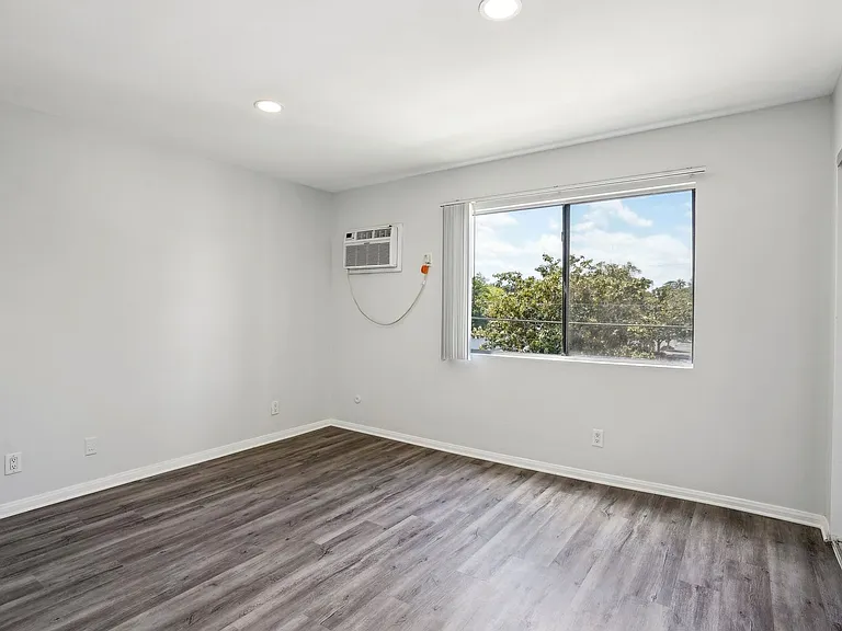 4444 Ensign Avenue — Photo 46