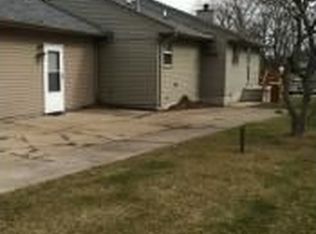 30453 Adams Dr, Gibraltar, MI 48173