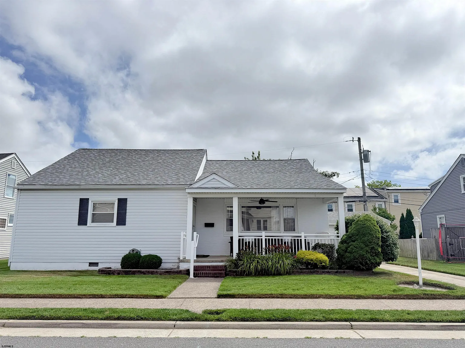 4 bed, 2.0 bath, $1,800 — Photo 1