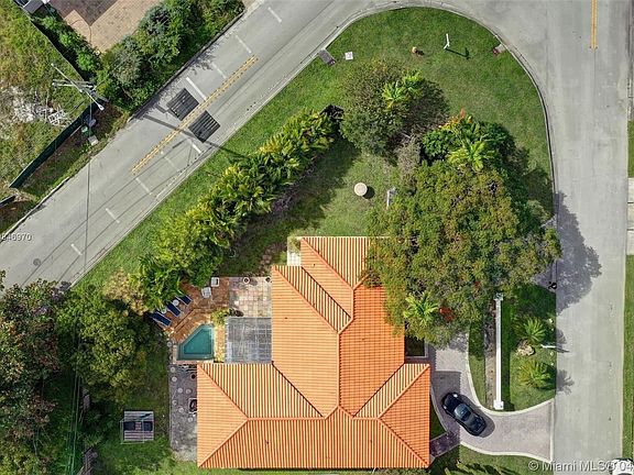 4th image of 2170 NE 120th St