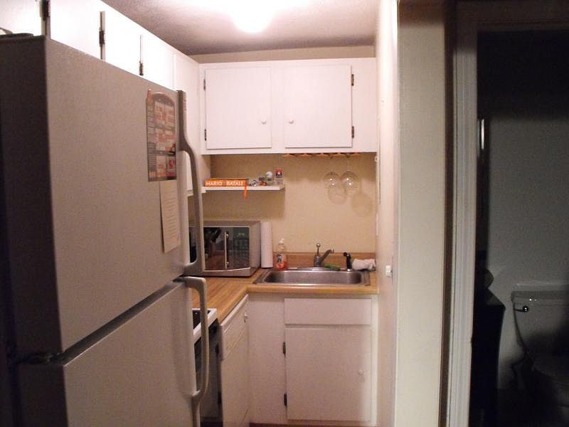 2nd image of 110 Commercial St APT 1