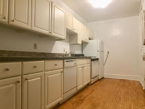 2nd image of 2438 W Rosemont Ave APT 1