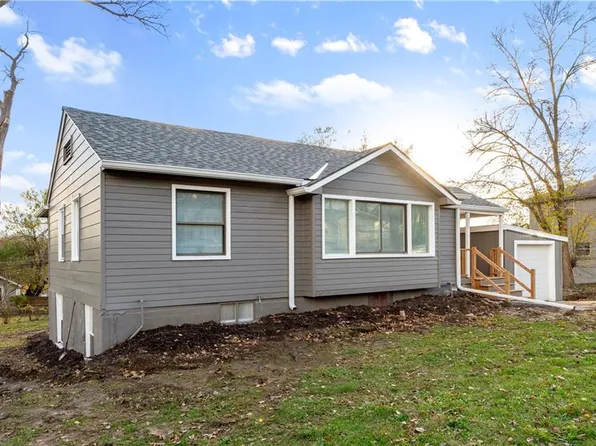 911 E 84th St, Kansas City, MO 64131