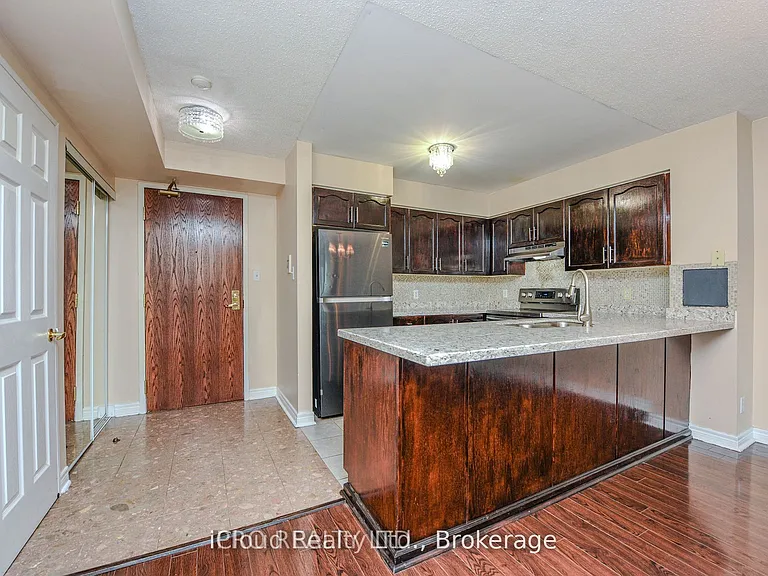 156 Enfield Pl #302 — Photo 5