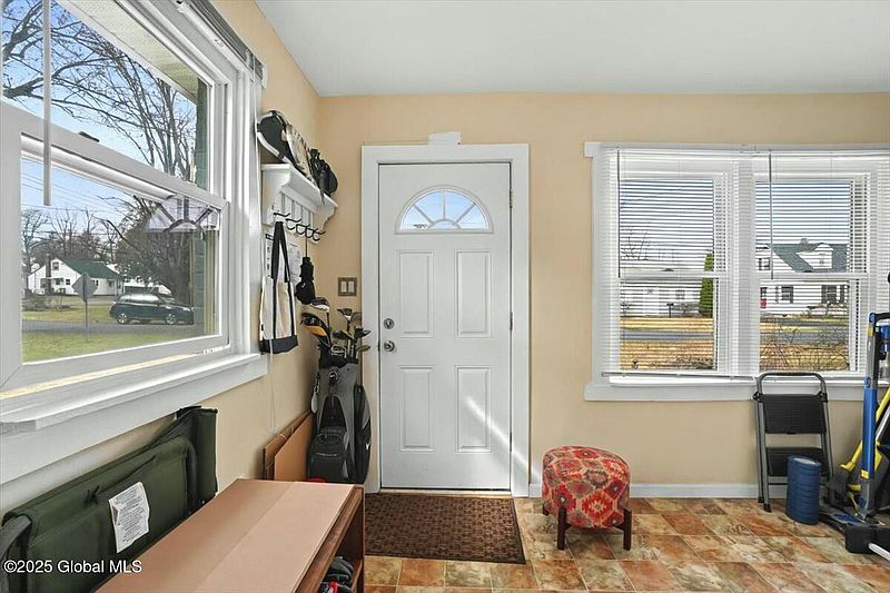 3rd image of 25 Hampton Avenue