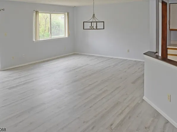 145 Drake Ln, Ledgewood, NJ 07852