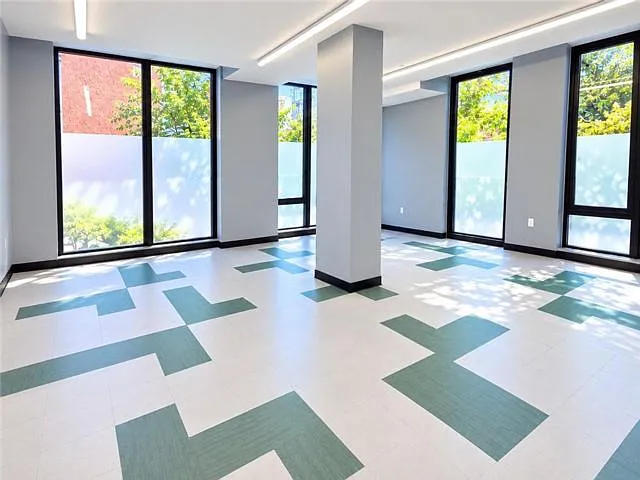 Studio, $16,000 — Photo 4