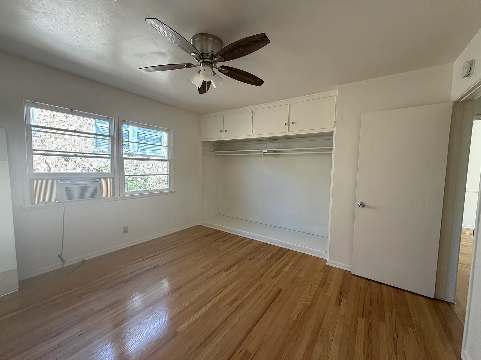 2 bed, 1050 sqft, $3,745 — Photo 4