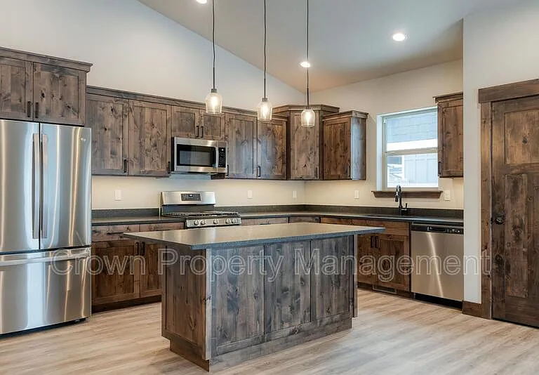 4032 Snowberry Ave — Photo 8