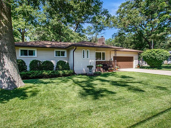 2nd image of 511 Gardner St