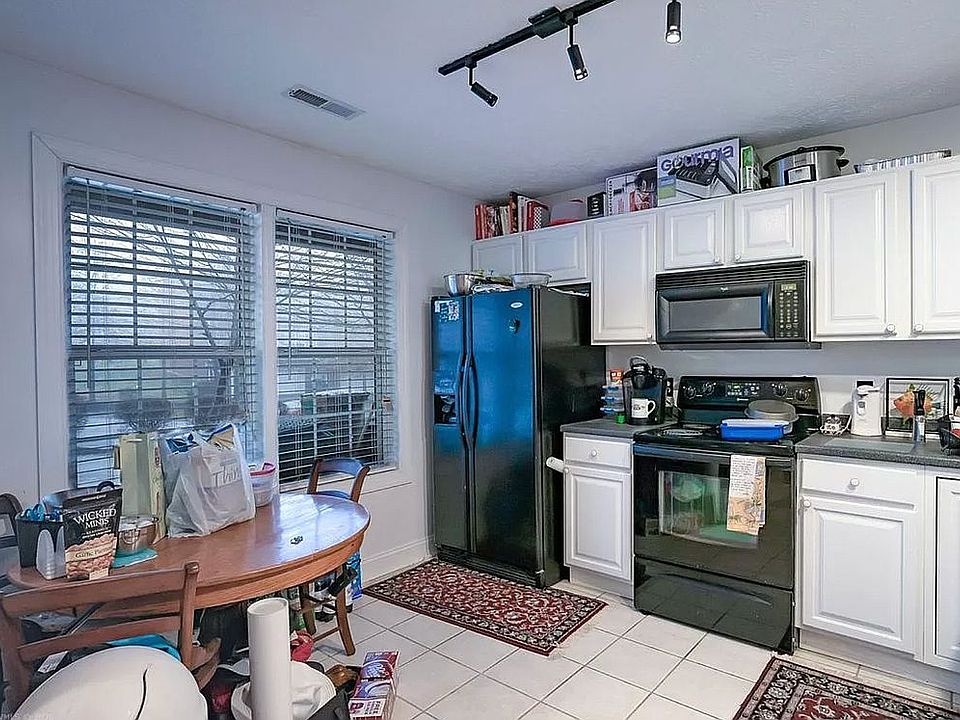 1st image of 345 Oaktree Blvd