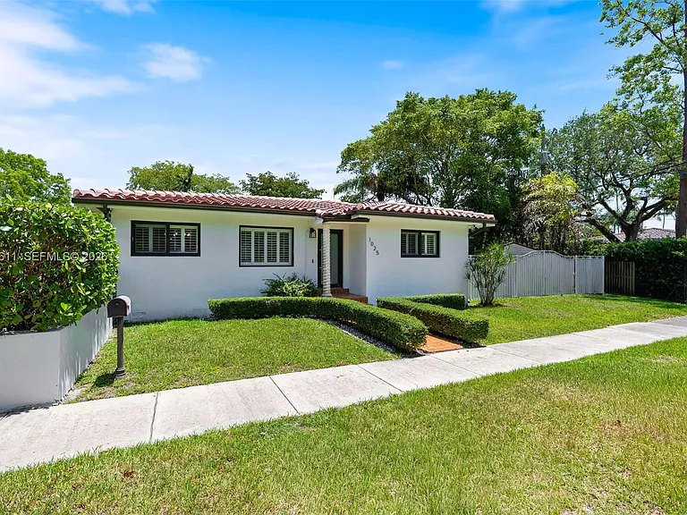 1025 Sylvania Blvd — Photo 2