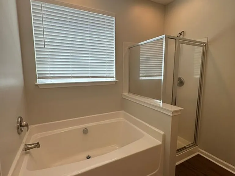 208 Riverdale Rd — Photo 9