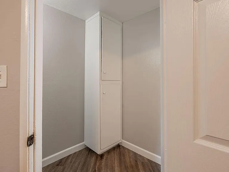 Rosewood Gardens Apartments — Photo 10