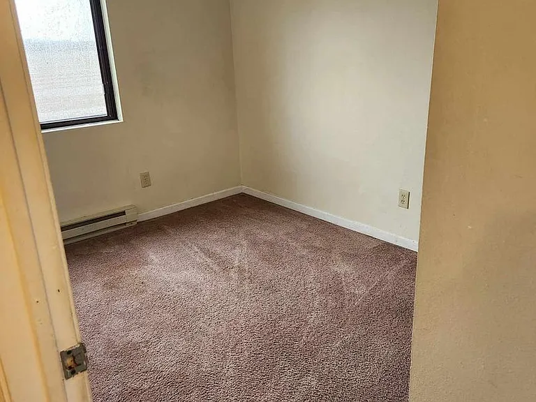 915 W Hill Ave — Photo 3