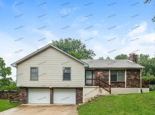 205 SE Moreland School Rd, Blue Springs, MO 64014