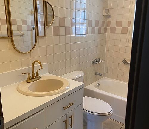 5th image of 3895 NW 4th St #1