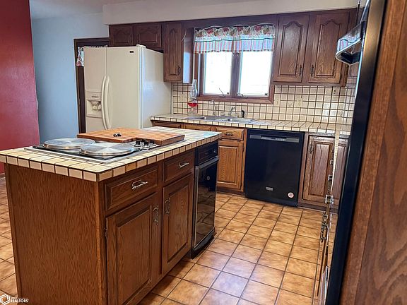 4th image of 302 N 5th St