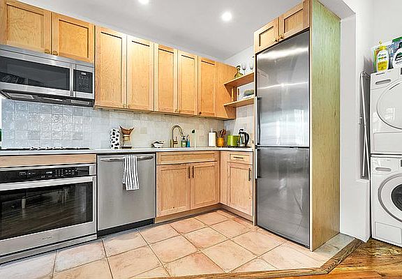 4th image of 296 Sterling Pl APT 3