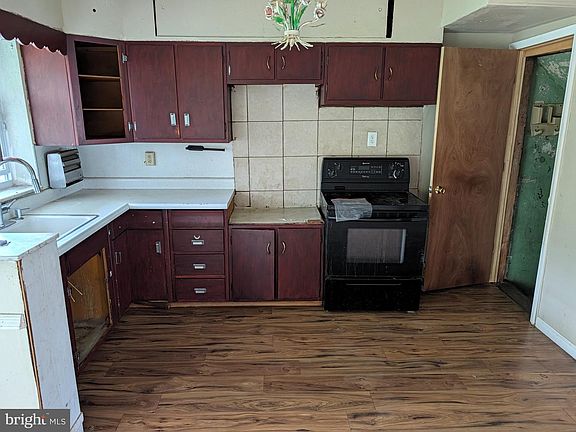 3rd image of 2642 S 68th St