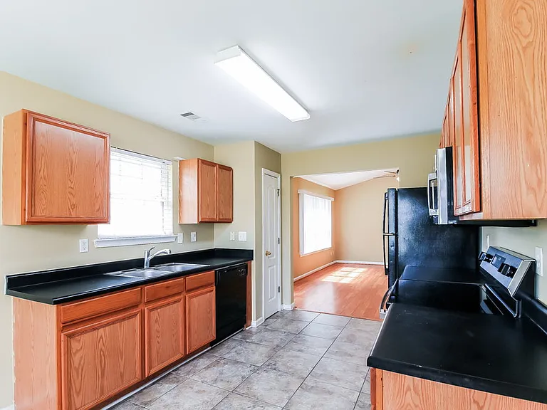 295 Lakeview Trl — Photo 8