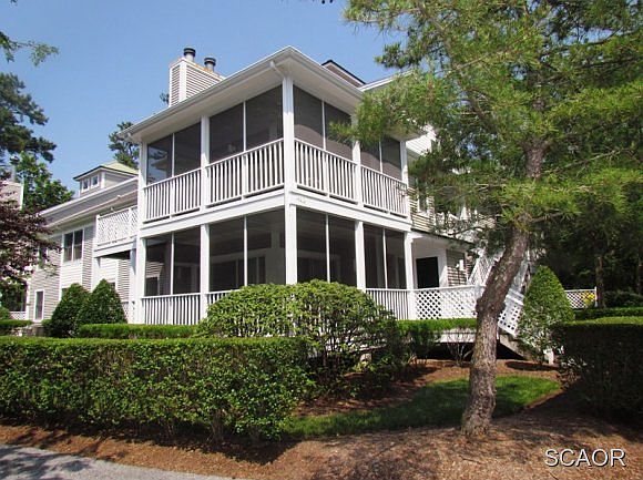 1st image of 21004 Greenway Ct #21004