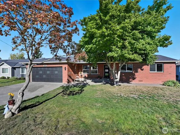 1951 Edgewood Drive, Camano Island, WA 98282