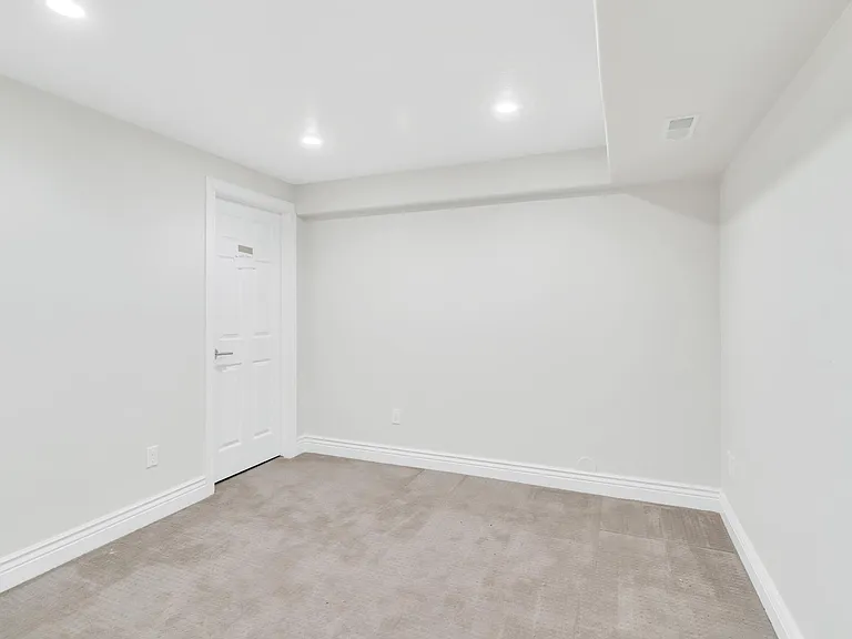 874 W 200 N — Photo 6