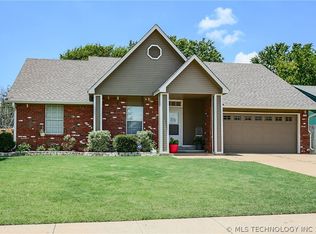 1116 N Hickory Dr, Broken Arrow, OK 74012