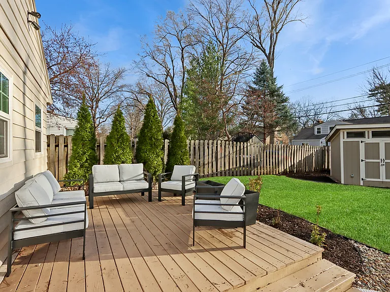 7329 Ash St — Photo 31