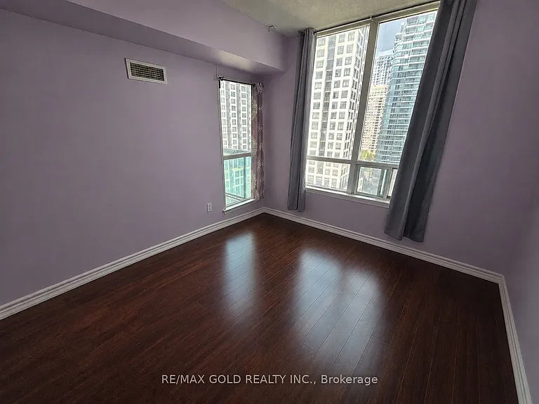3504 Hurontario St #1607 — Photo 19