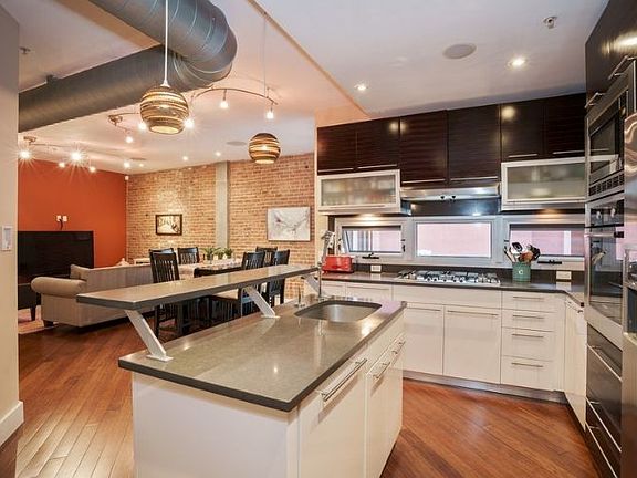 5th image of 650 Montgomery St #305