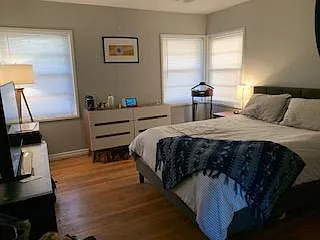 Bedroom with 3 windows