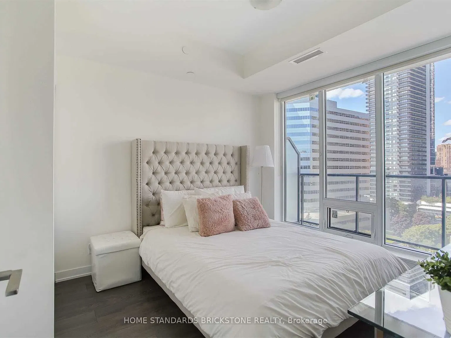 1 bed, $2,400 — Photo 3