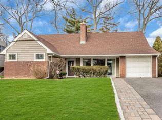 311 Smith St, Merrick, NY 11566