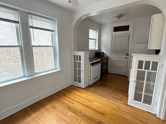 3rd image of 4109 N Sacramento Ave #S